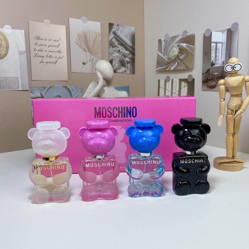 Moschino 30mlX4 06